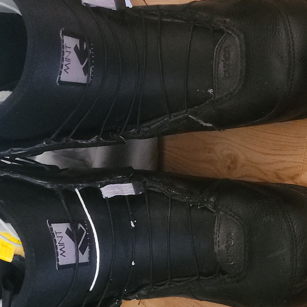 Burton mint snowboard boots